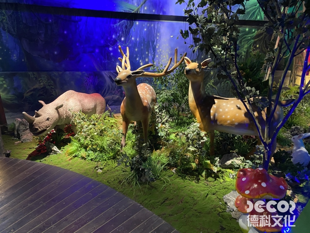 文化展館設(shè)計(jì)中，如何利用展示裝置和布局來突出文化的重要性和影響力？