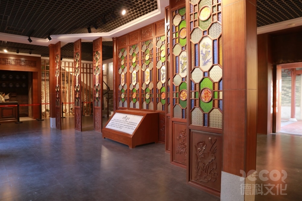 園藝展館設(shè)計中如何運用多媒體和科技元素來增強(qiáng)展示效果？
